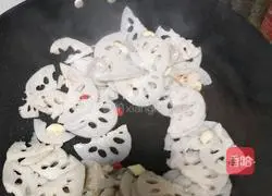 Illustration of how to make vegetarian fried lotus root slices 8