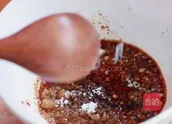 Eggplant is a frequent guest in home-cooked dishes.Today I will introduce a way to relieve the heat - Illustration of how to mix eggplant strips 8