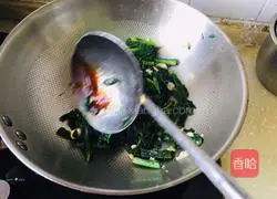 Illustration of how to make garlic lettuce leaves 7