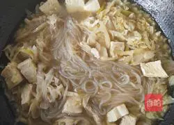 Illustration of how to make pickled cabbage and tofu pot 14