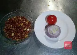 Illustration of how to soak peanuts in vinegar 1