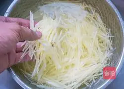 Illustration of how to make spicy and sour potato shreds 3