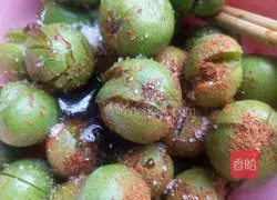 Illustration of how to make crispy pickled plums 2