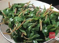 Illustration of how to make purslane mixed with beef 14