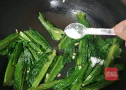 Illustration of how to make garlic and bitter wheat vegetables 5