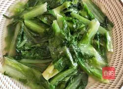 Illustration of how to make stir-fried lettuce 4