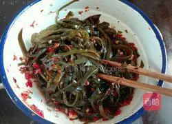 Illustration of how to make spicy kelp 10
