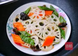 Illustration of how to make lotus pond stir-fry 13