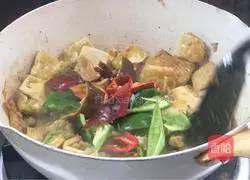 Illustration of how to cook dried beans with green tomato sauce 9