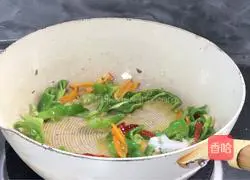 Illustration of how to stir-fry sweet potato stems with pepper 5