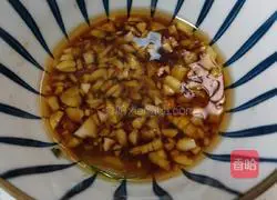 Illustration of how to make coir raincoat cucumber 3