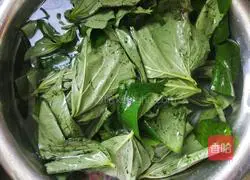 Illustration of how to make garlic sweet potato leaves 2