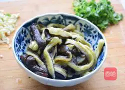 Illustration of how to make eggplant mixed with sauce 4