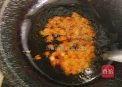 Illustration of how to make three-strand fried beans 1