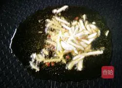 Illustration of how to stir-fry shredded potatoes 9