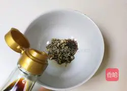 Illustration of how to make green onion, garlic and black fungus 8