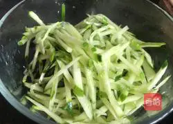 Illustration of how to make cold cucumber and eggplant 11
