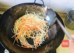 Illustration of how to make vinegar potato and carrot shreds 2