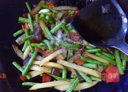 Illustration of three ways to make dry stir-fried vegetables 9