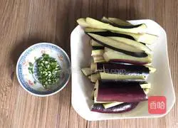 Illustration of how to make eggplant strips with chili sauce 2