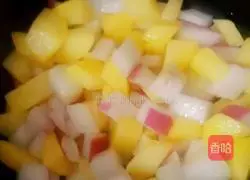 Illustration of how to make stewed radish with potatoes 5