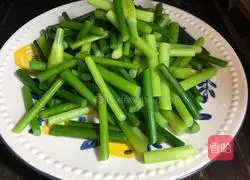 Illustration of how to make spicy garlic moss 8