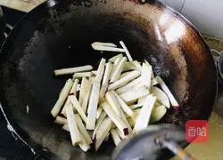 Illustration of how to stir-fry tomatoes and eggplants 3