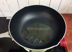  Illustration of how to make stir-fried lettuce slices 5