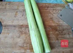 Illustration of how to make garlic loofah 1