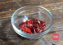 Illustration of how to make spicy and smelly dried seeds 4