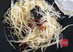 Illustration of how to make spicy and sour potato shreds 6