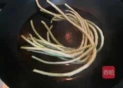 Illustration of how to make long beans with sesame salad dressing 4