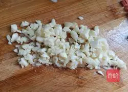 Illustration of how to make spicy cumin potato chips 4