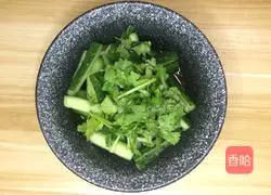 Marinated Illustration of how to make crispy cucumbers 8