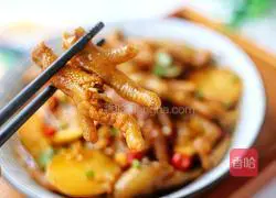 Illustration of how to make cold potato and chicken feet 15