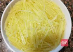 Illustration of how to make stir-fried shredded potatoes 3