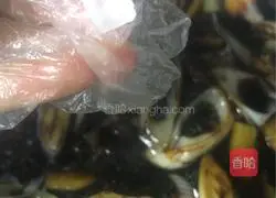 Illustration of how to make spicy and sour cucumber strips 4