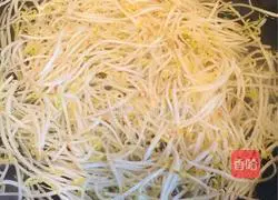 Illustration of how to make cold mung bean sprouts 3