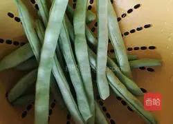 Illustration of how to make stir-fried green beans 1