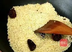 Illustration of how to steam chrysanthemum with rice flour 3