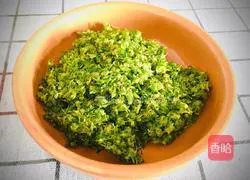 Illustration of how to make pickled chive flowers 7