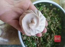 Illustration of how to make vegetarian steamed buns with eggplant filling 7