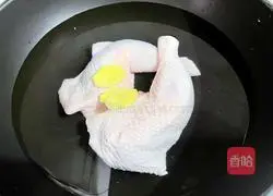 Hot and sour Illustration of how to make lemon shredded chicken 2