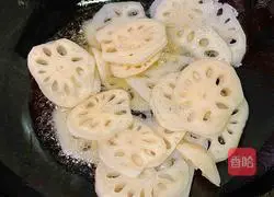 Illustration of how to make stir-fried lotus root tofu 2