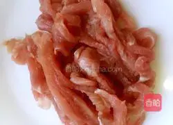 Illustration of how to mix cabbage with vermicelli 7