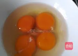 Illustration of how to make fried eggs with pickled vegetables 2