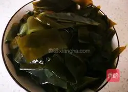 Illustration of how to stew kelp with potato slices 2