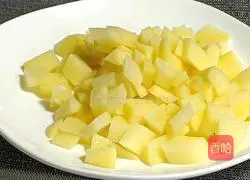 Illustration of making spicy and sour potato and lotus root 2