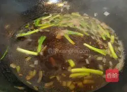 Illustration of how to make fried lotus root balls and braised vermicelli 3