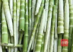 Illustration of braised wild mountain bamboo shoots in oil 4